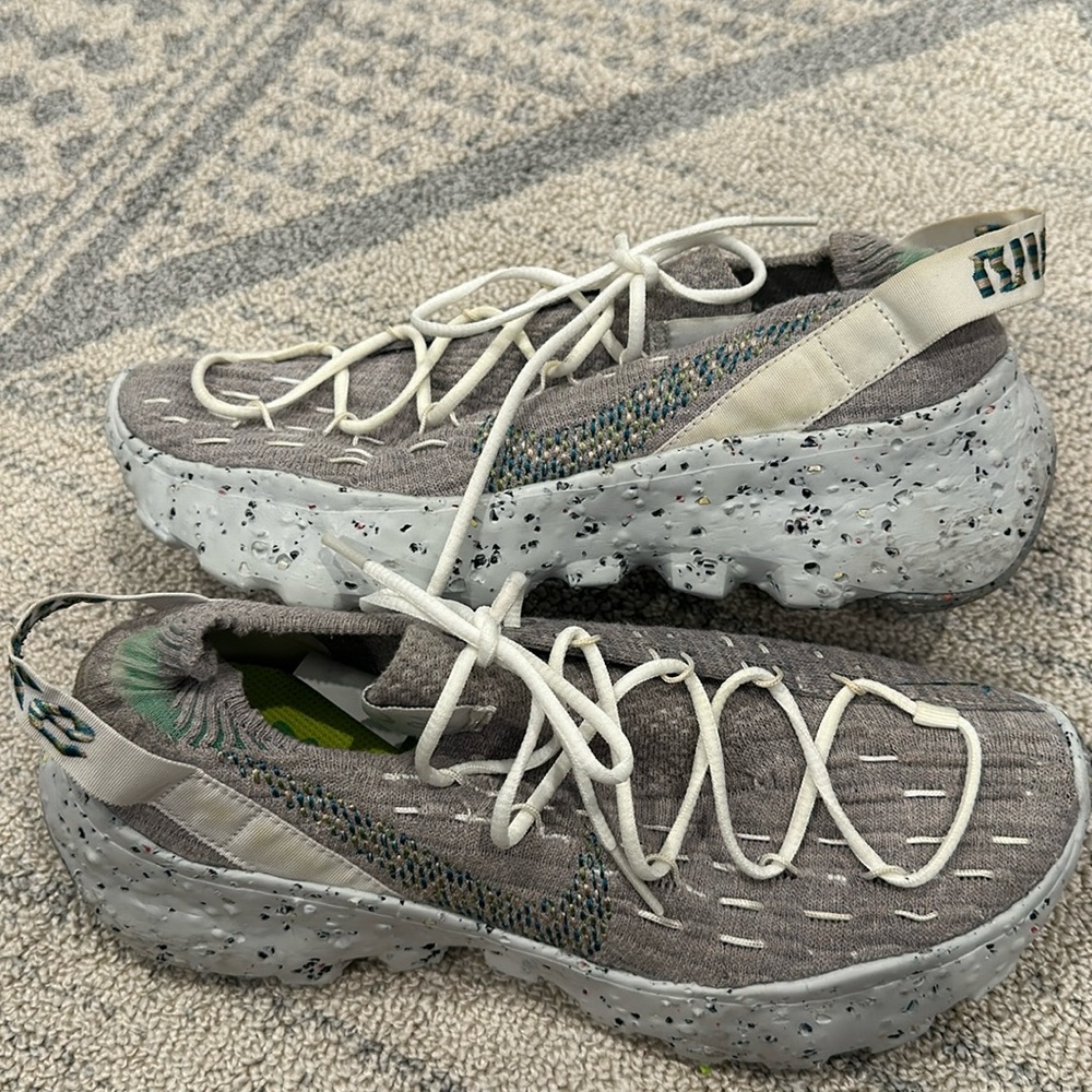 Nike space hippie women’s sneakers size 8